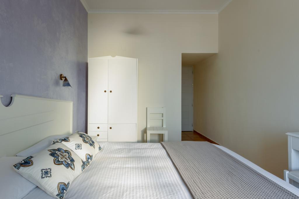 Aparthotel Anemomilos Oia (Santorini)