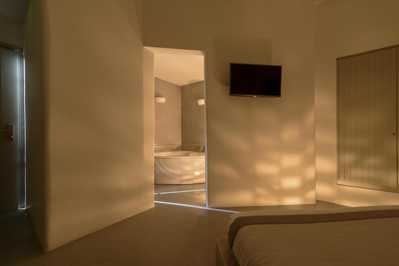 Anemomilos Aparthotel Oia (Santorini)