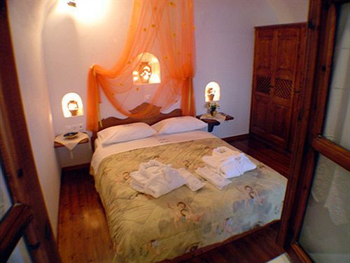 Delfini 3* Oia (Santorini)