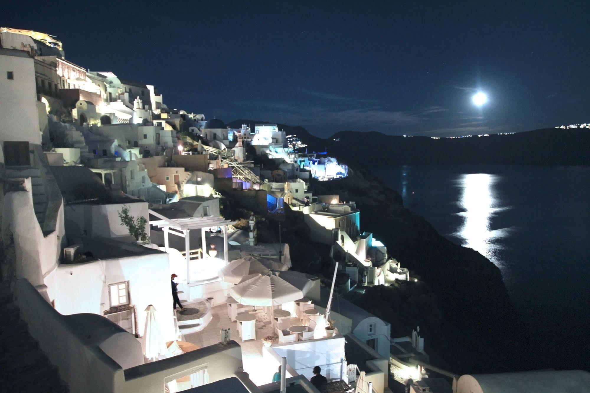 Prime 3* Oia (Santorini)