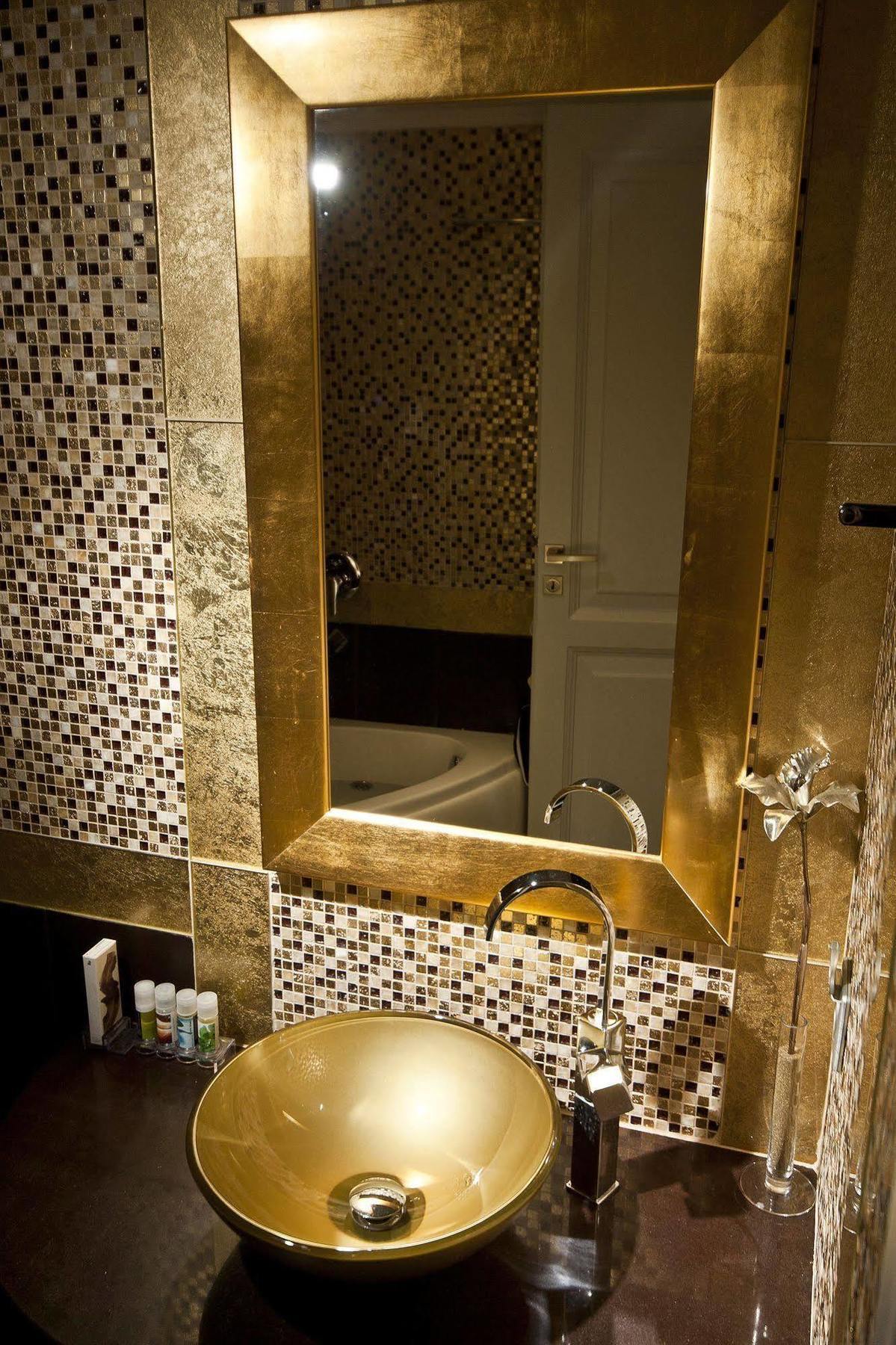 Delfini Aparthotel 3*