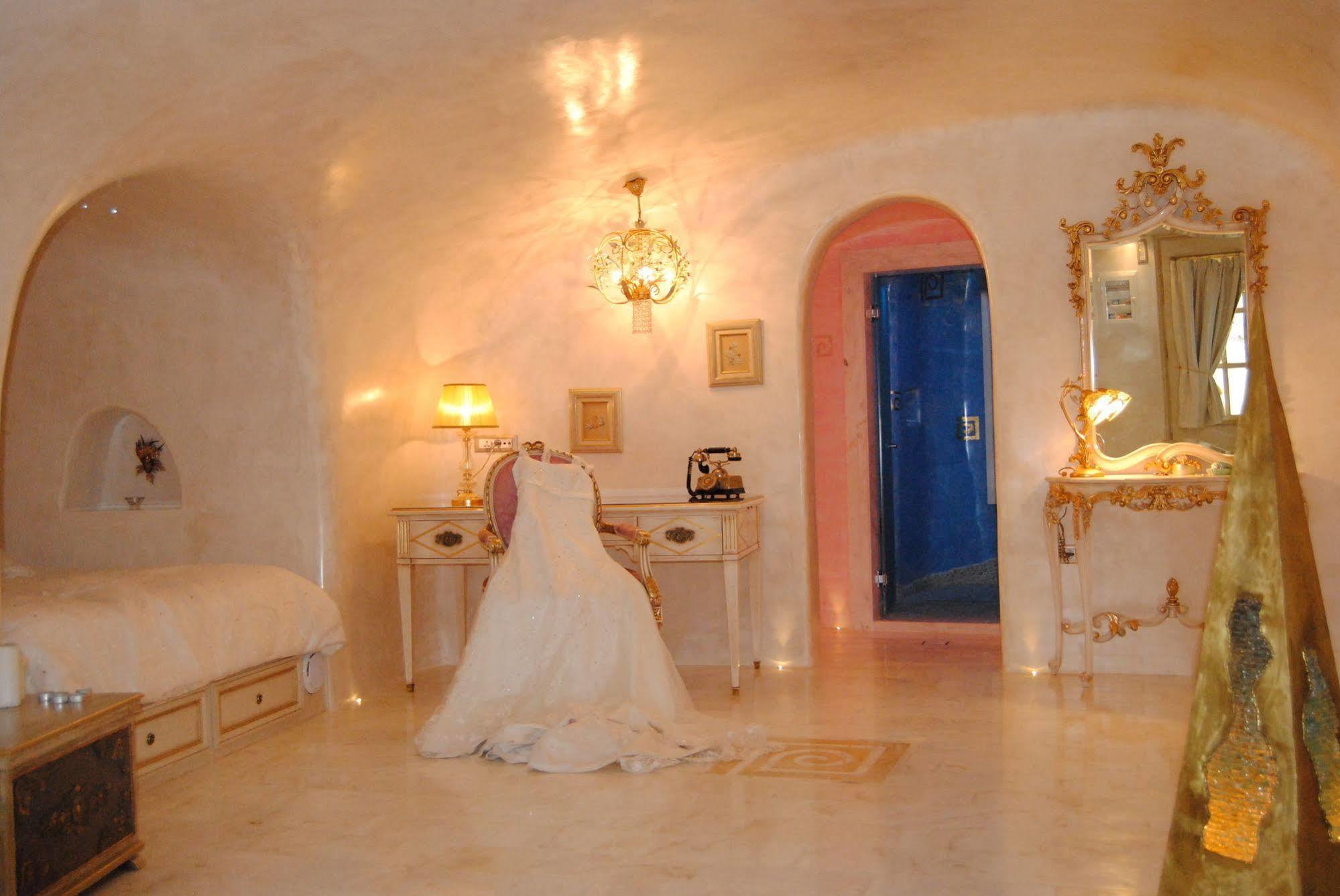 Art Maisons Castle Hotel Oia (Santorini)