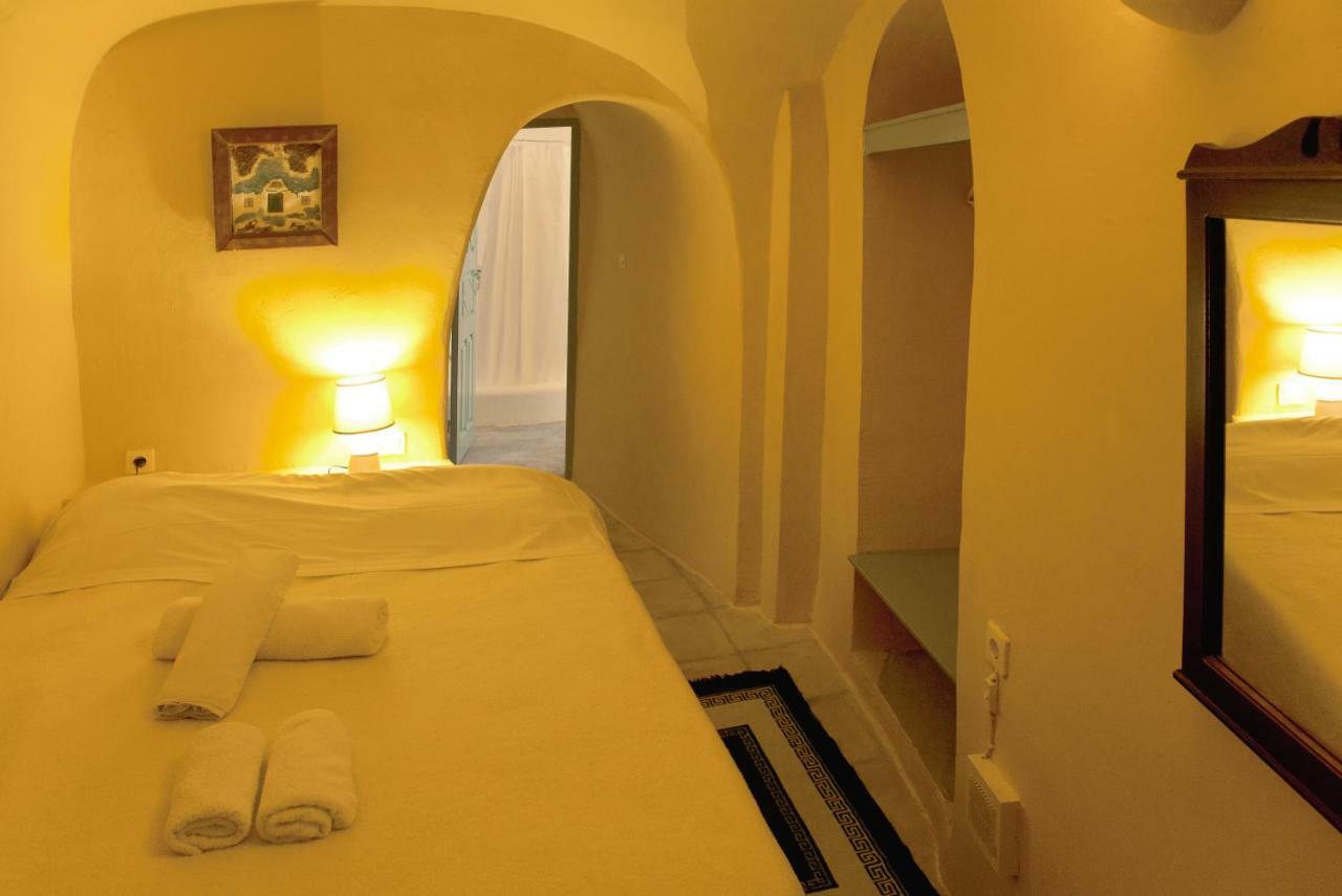 Zoe Aegeas Traditional 3* Oia (Santorini)