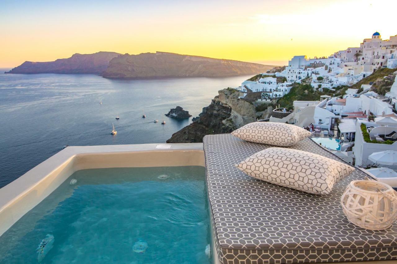 Kaleidoscope Cave Oia (Santorini)