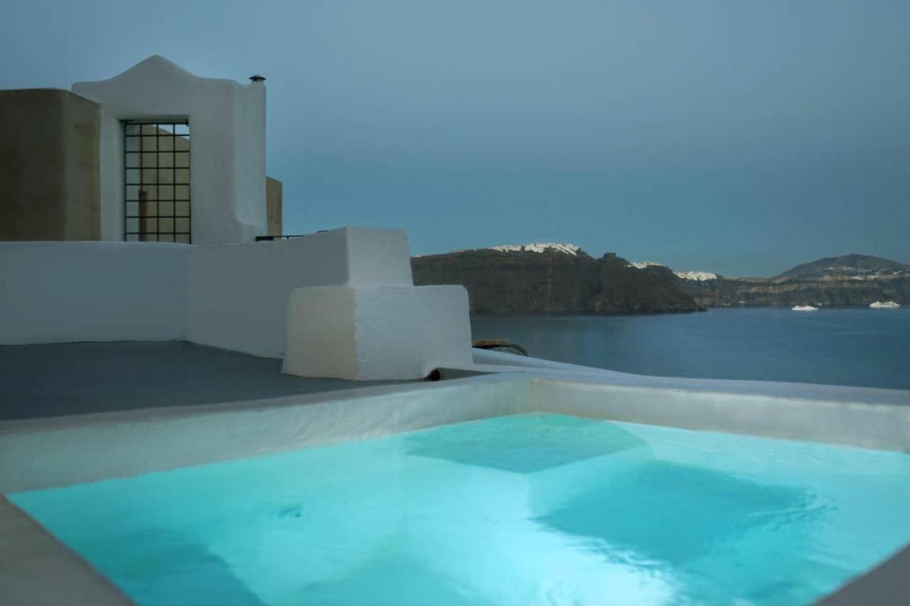 Santorini Sea Cave * Oia (Santorini)
