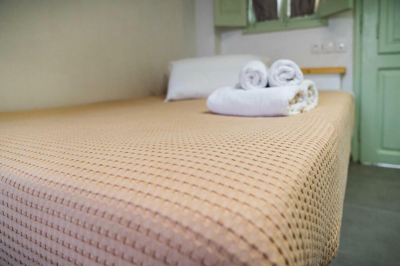 Ecoxenia Aparthotel Oia (Santorini)