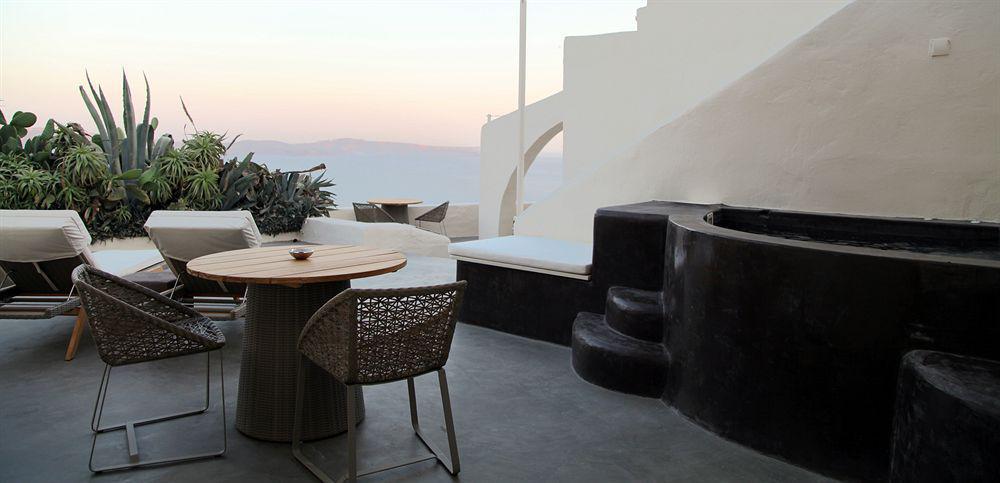 16 * Oia (Santorini)