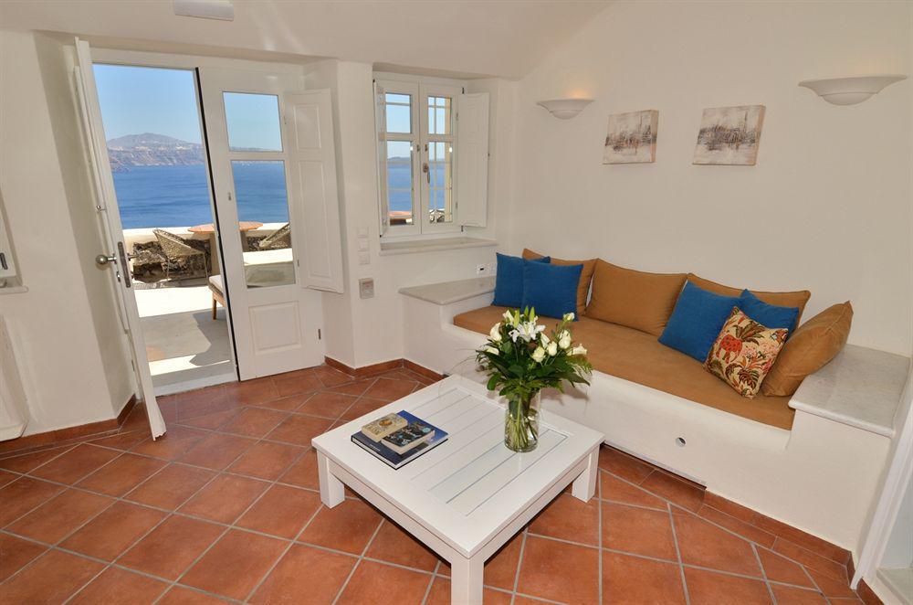 16 * Oia (Santorini)