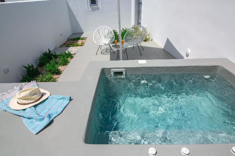 Apanomeria Boutique 3* Oia (Santorini)
