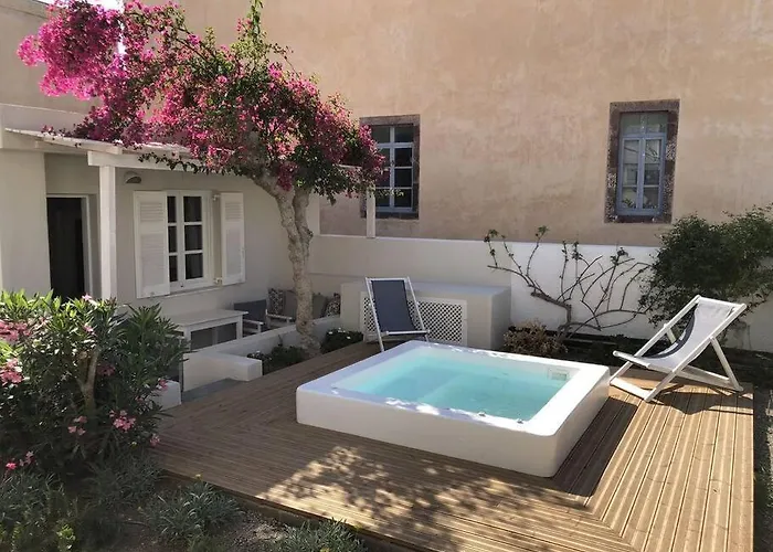 The Garden Studio In Oia
