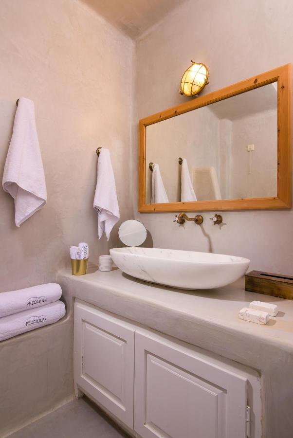 Pezoules Of 4* Oia (Santorini)