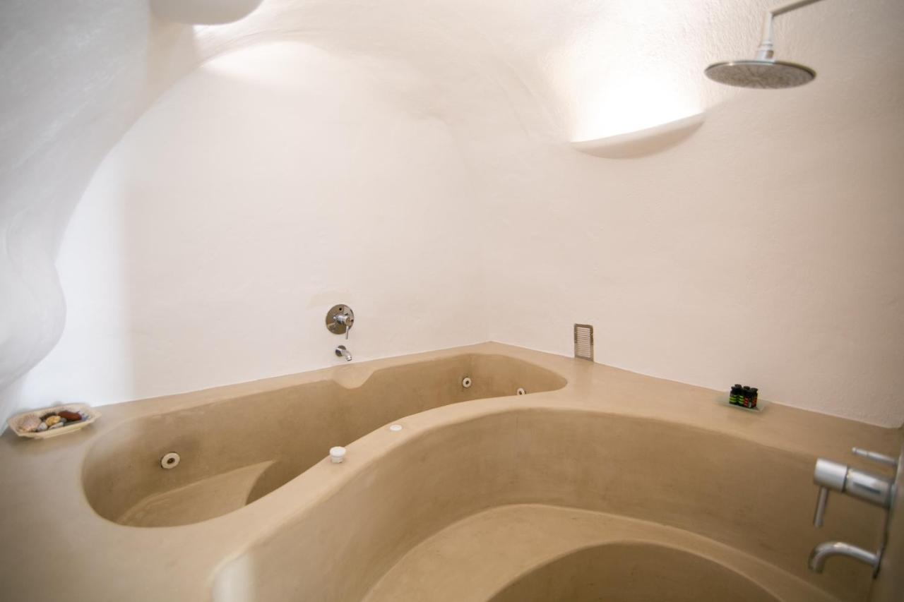 Menias Cave House *