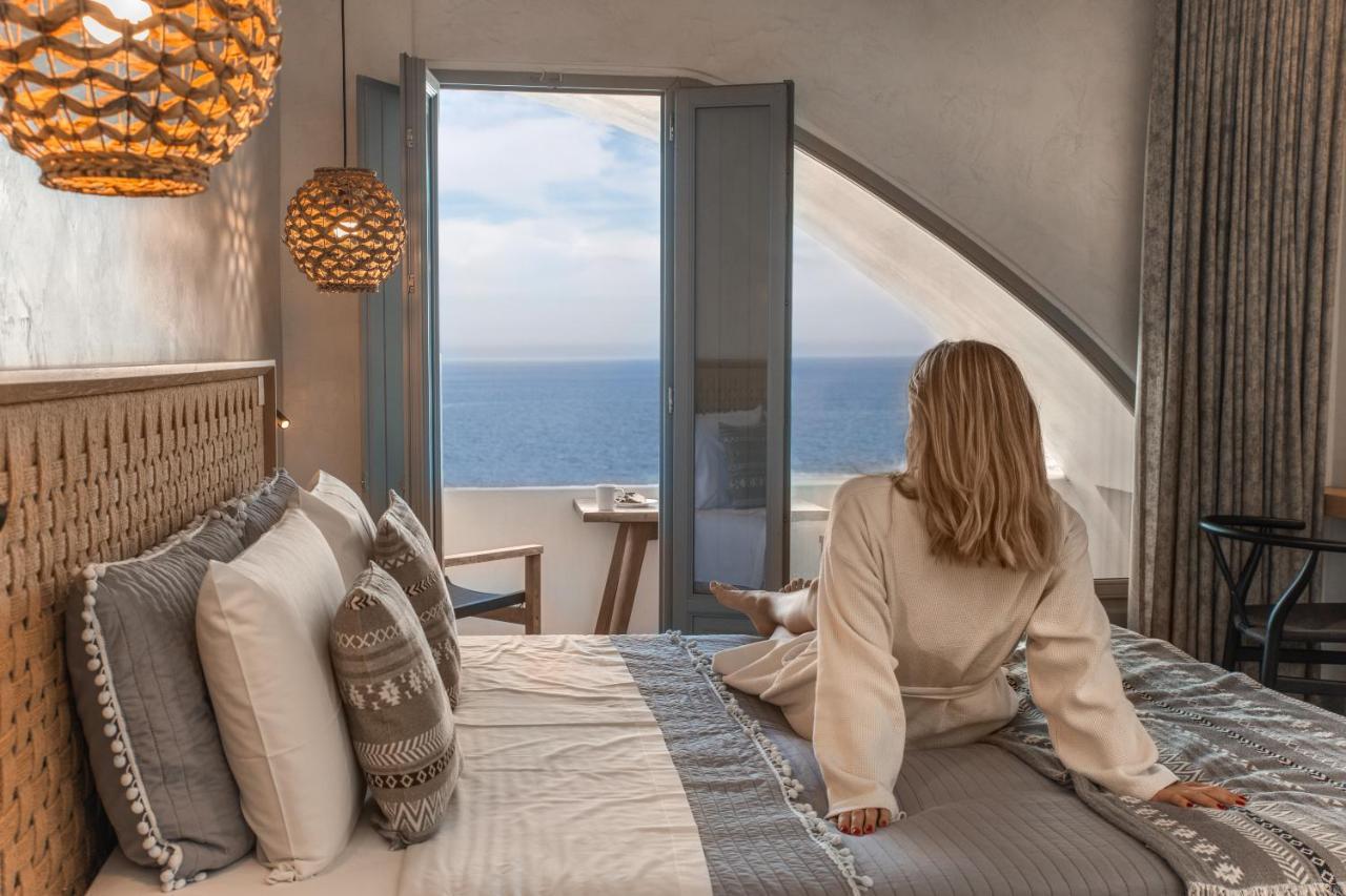 Almyra * Oia (Santorini)
