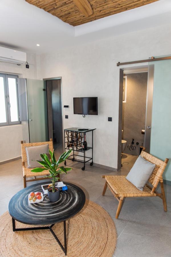 Almyra Apartment