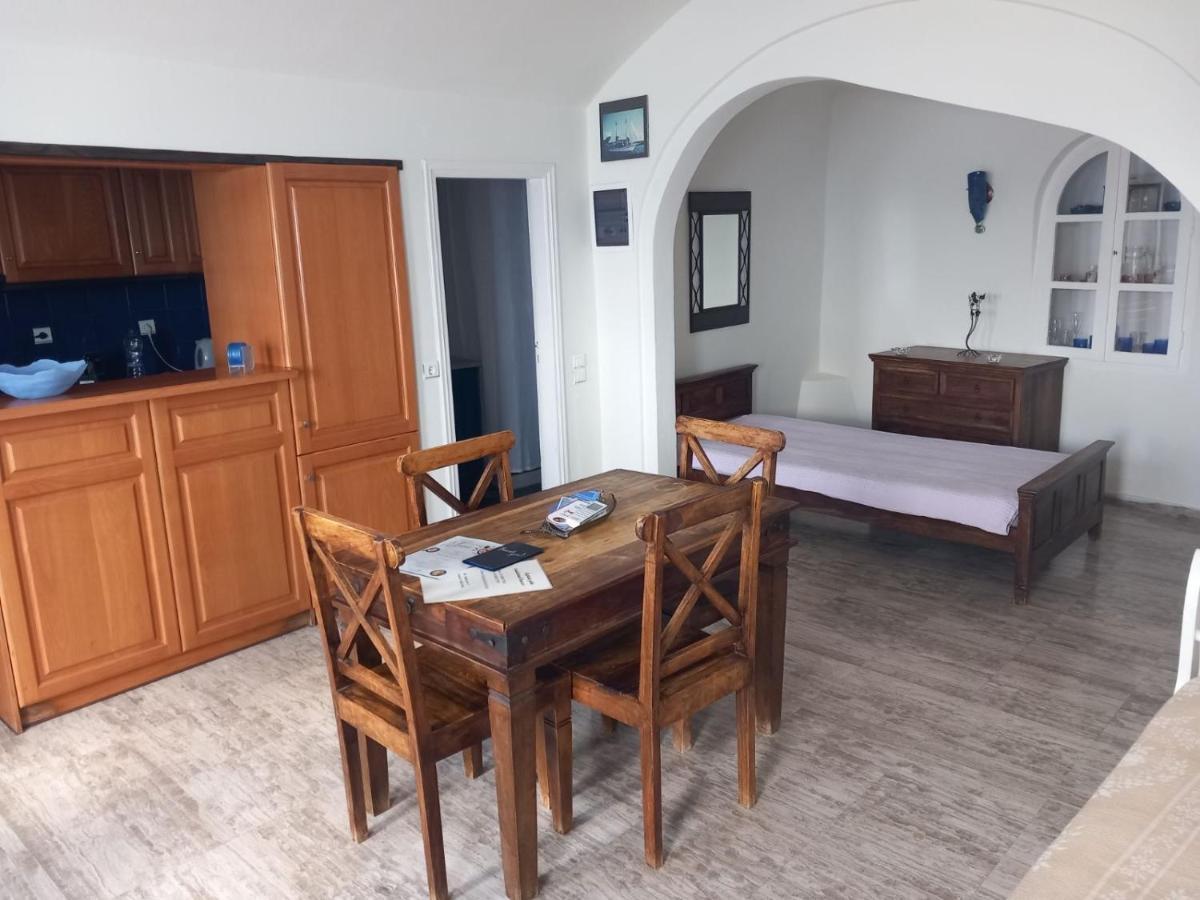Captain John - Caldera & Sunset View Apartment Ia