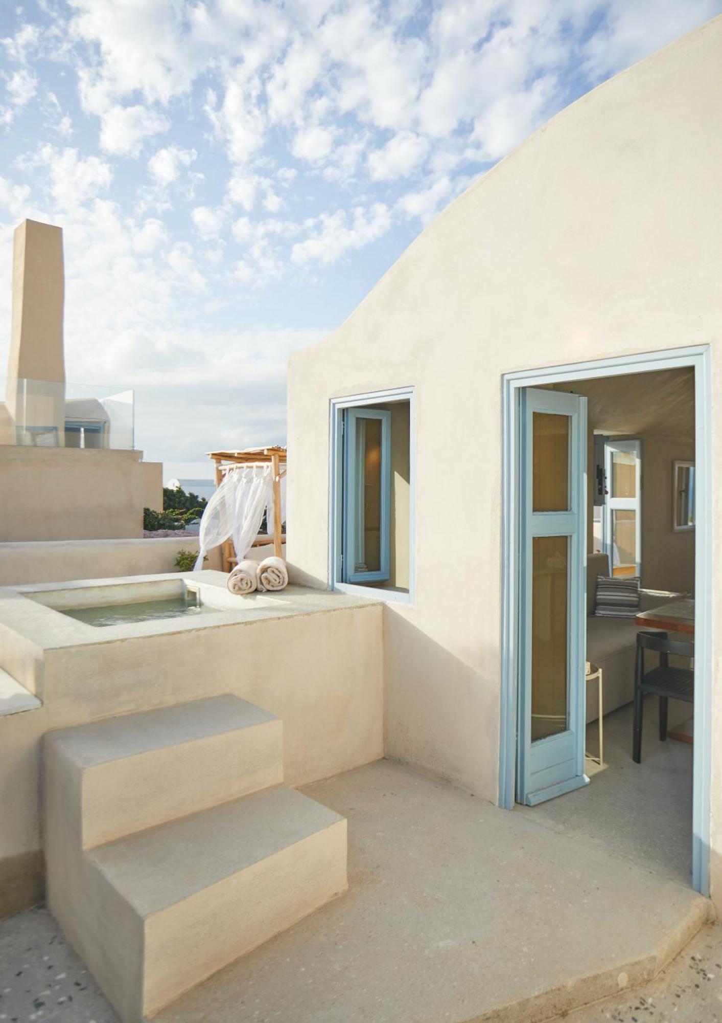 Oia's Cellars *