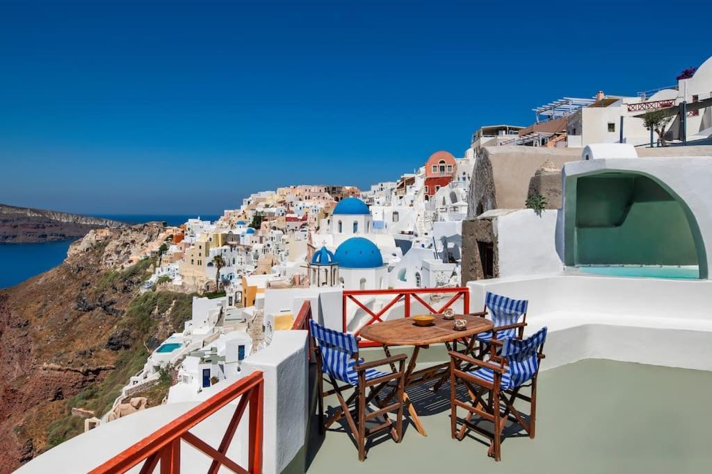 Marina-volcano View * Oia (Santorini)