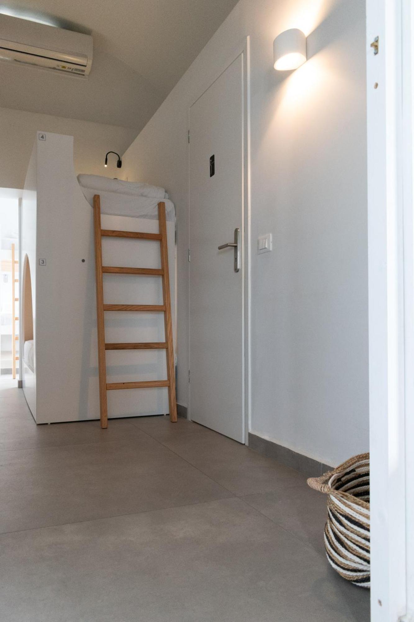 Central Hostel Oia *