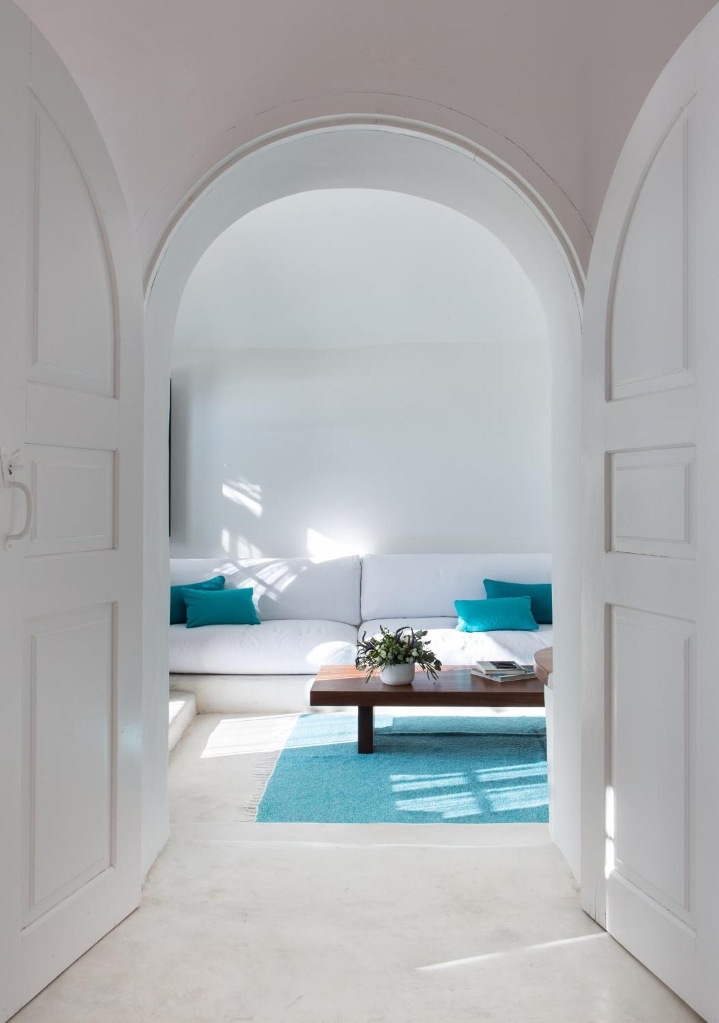 Perivolas Hotel 5*