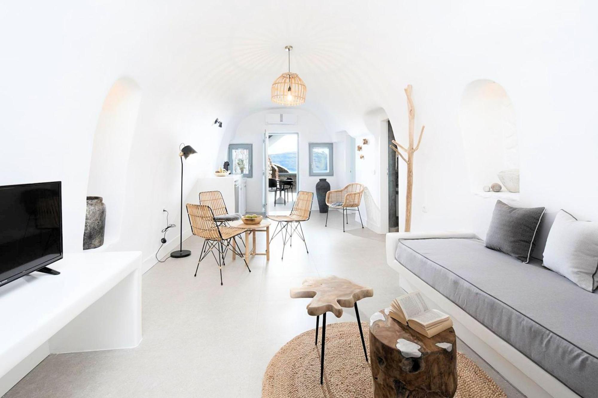 Caldera Horizon Grand Cave Villa Oia, Santorini Private Terrace Outdoor Hot Tub Breathtaking Caldera Views Villa *