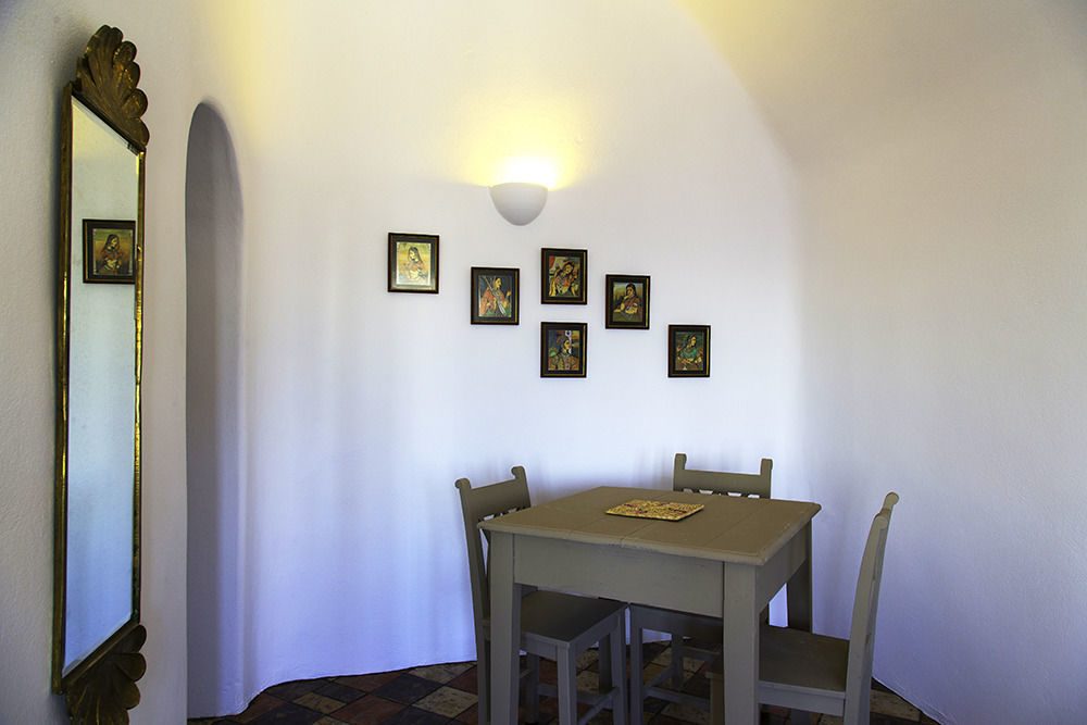 The Architect's Cave House Oia (Santorini)