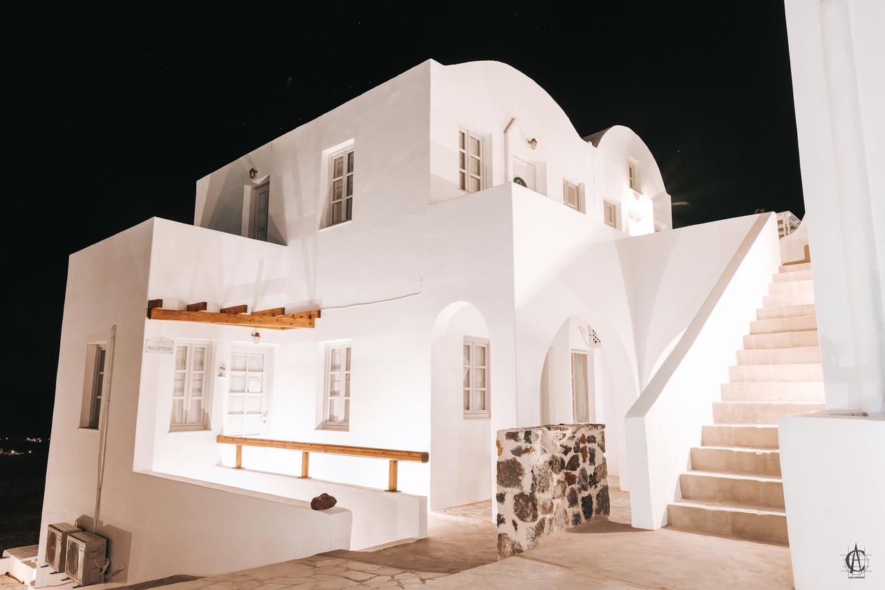 Ianthe & Aparthotel Oia (Santorini)