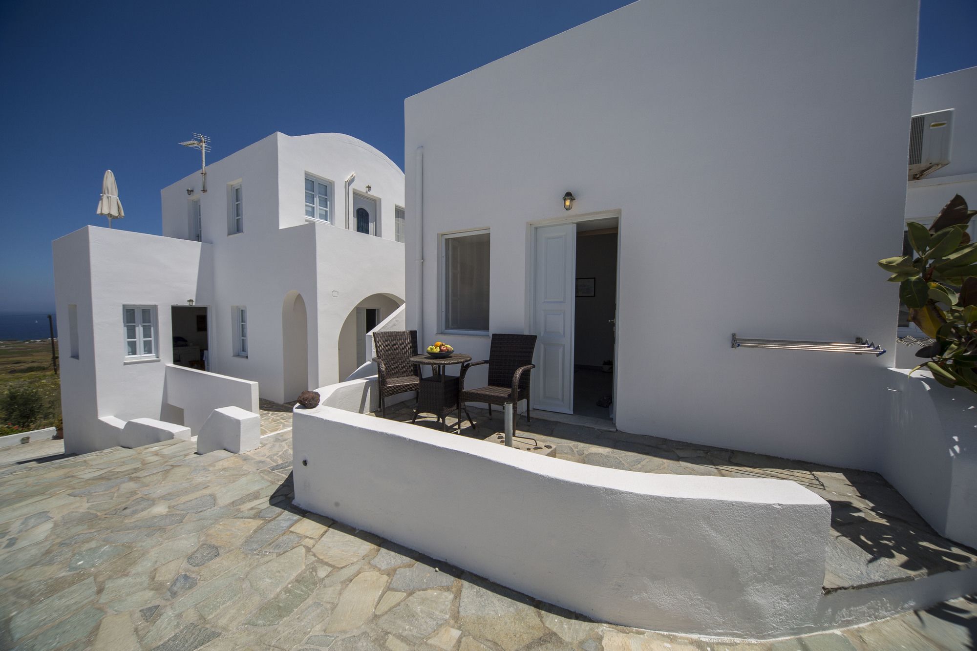 Ianthe & Aparthotel Oia (Santorini)